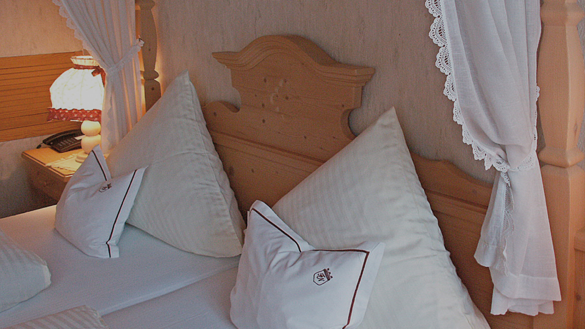 Frisch gemachtes Doppelbett